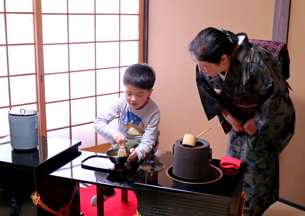 【毎土日開催】お抹茶を自分で点ててみよう