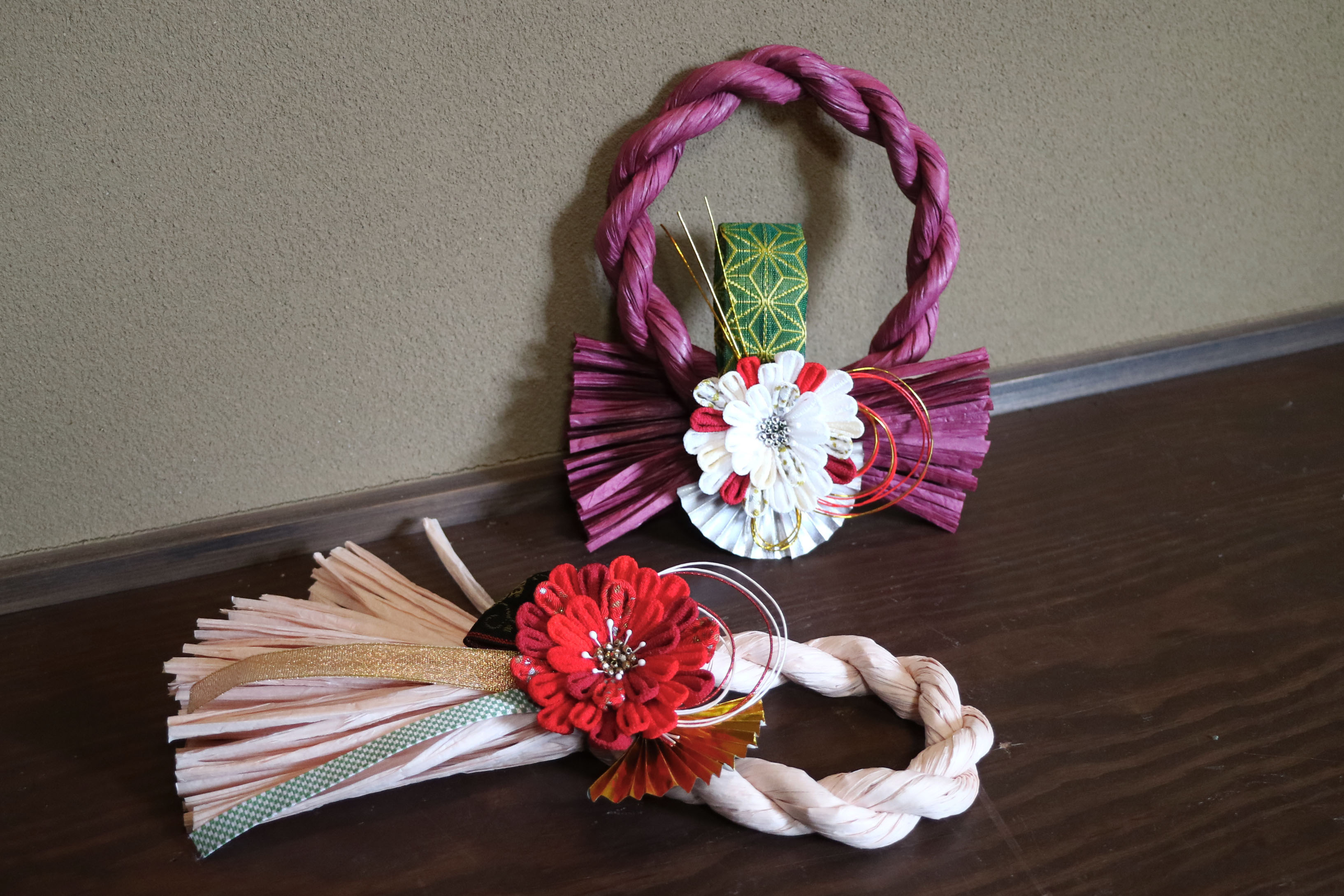 つまみ細工のしめ縄飾り